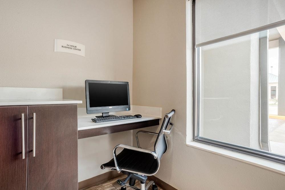Quality East - Denham Springs Hotel 2*