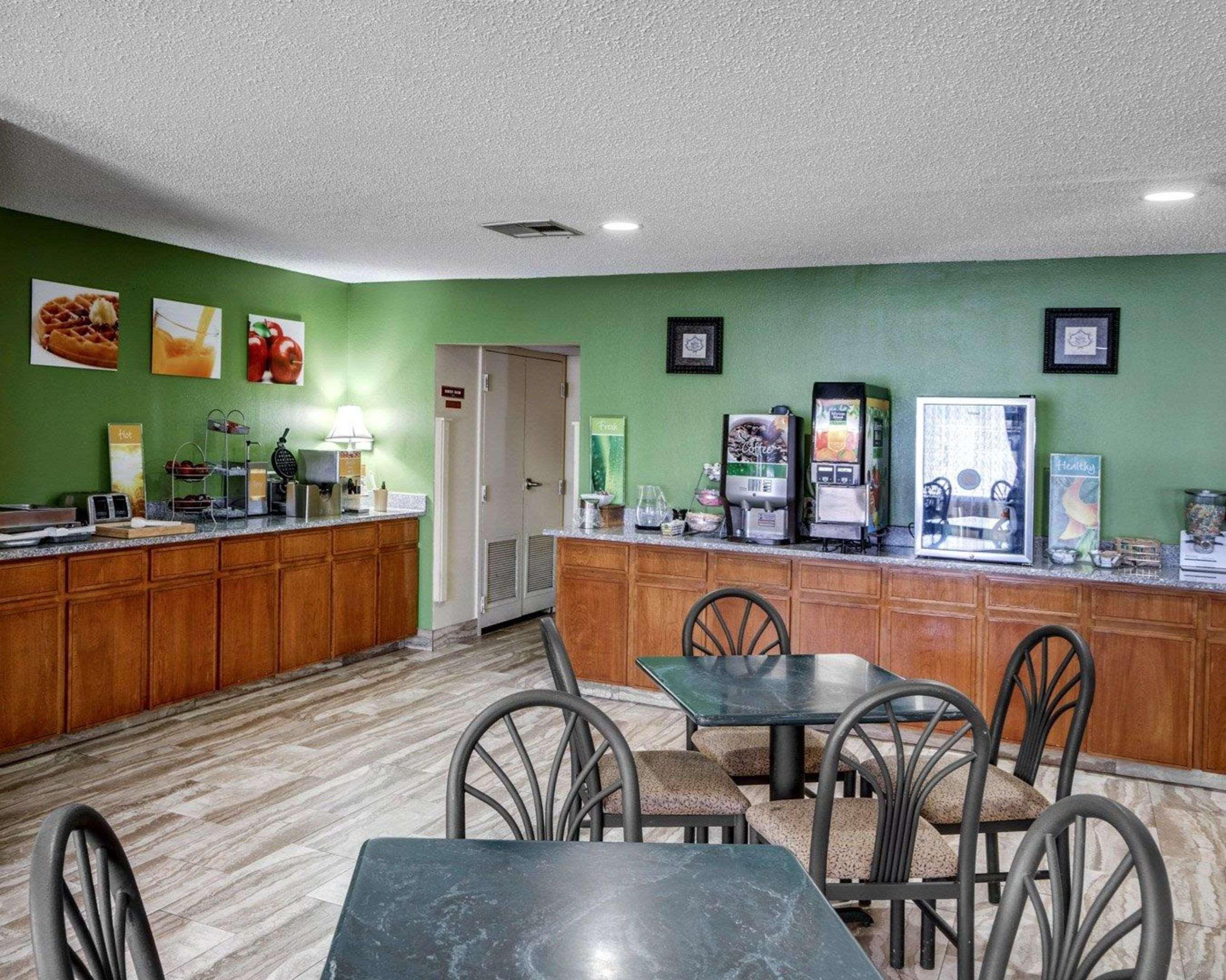 Hotel Quality East - Denham Springs 2*